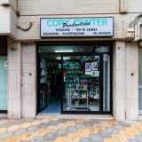 �Confermo  - dichiara Benedetto Bottalico, titolare della copisteria �Copy Center� aperta dal 1987 ai piedi dell�edificio di fronte all�edicola -. Anche la locazione di questo negozio � diventata molto alta. Noi per� resistiamo grazie alle convenzioni con la vicina universit� e ai tanti studenti che bazzicano la zona�